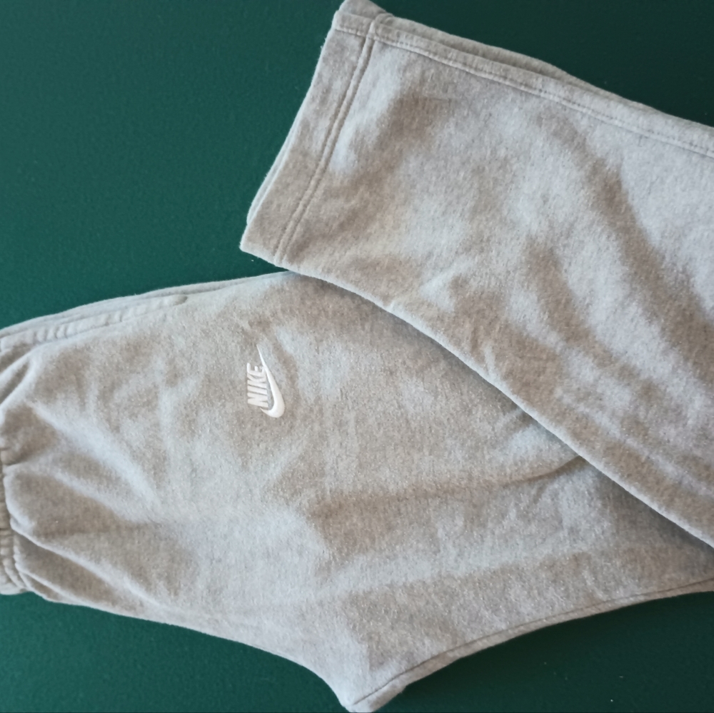 Nike SZ:Med Gray sweats
